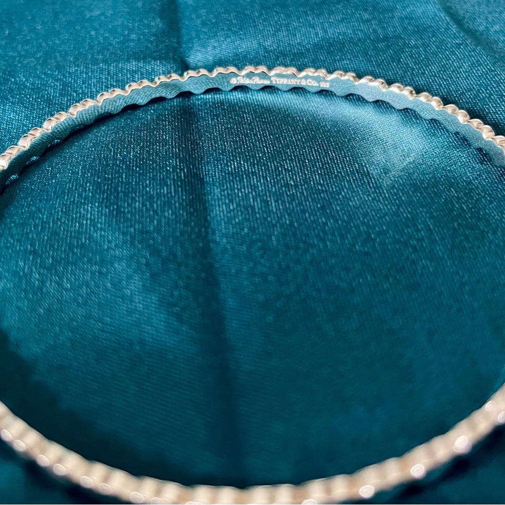 Tiffany and Co. Picasso Crown of Hearts Bangle - Picture 4 of 9